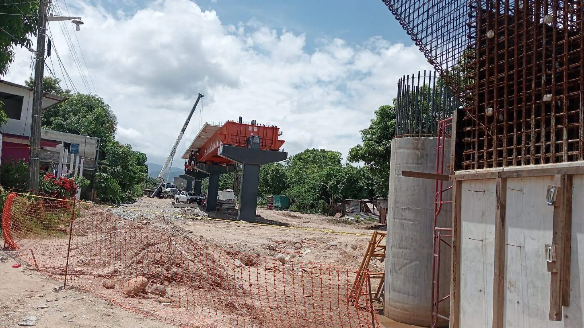 construcción del viaducto en Huixtla